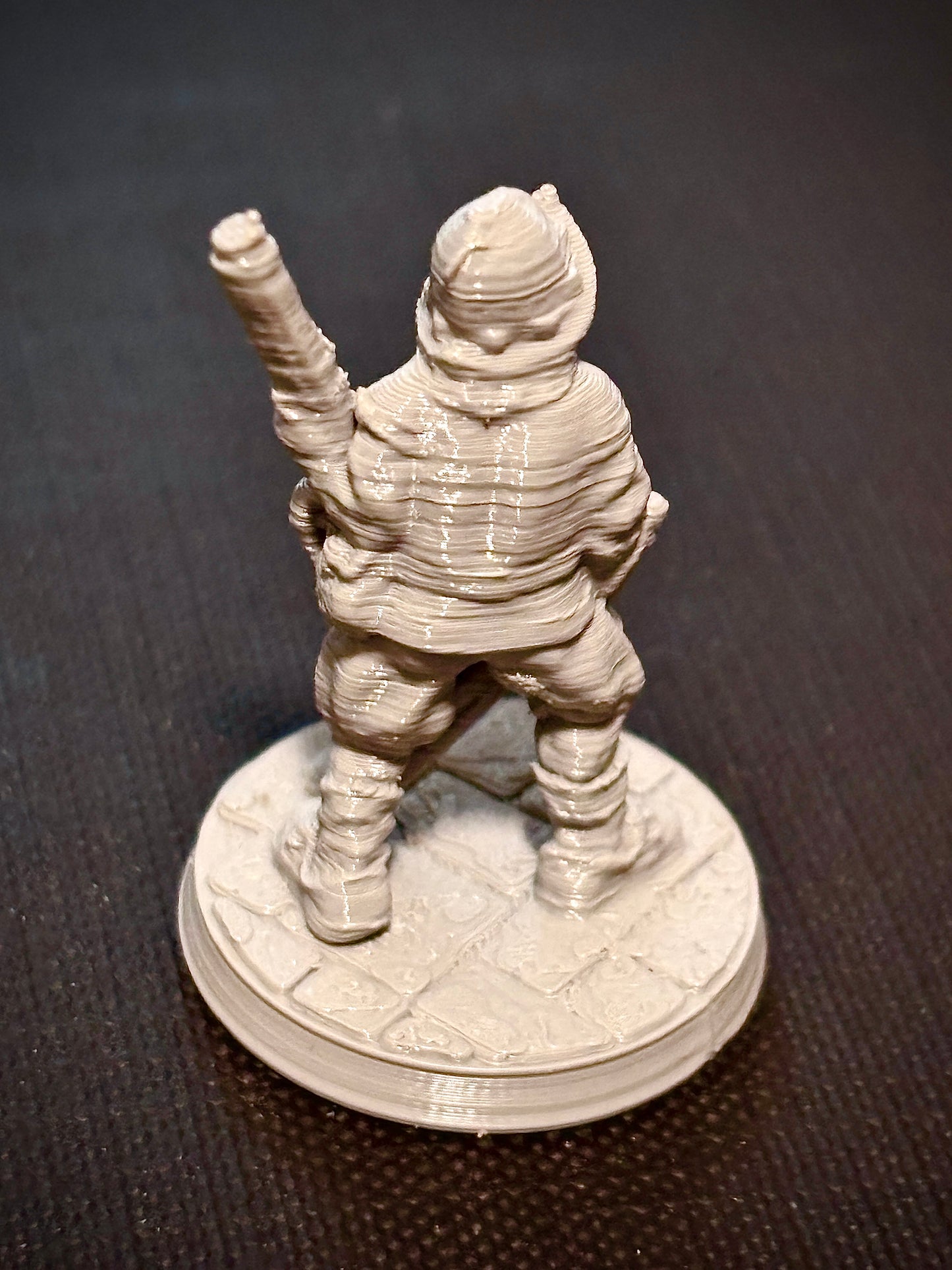 Humano Mosqueteiro com Espada - Vista traseira