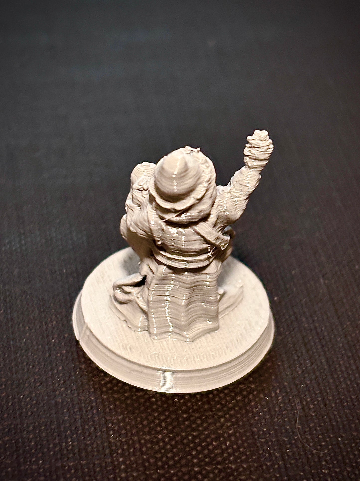 Criança Humana Maga - Vista traseira