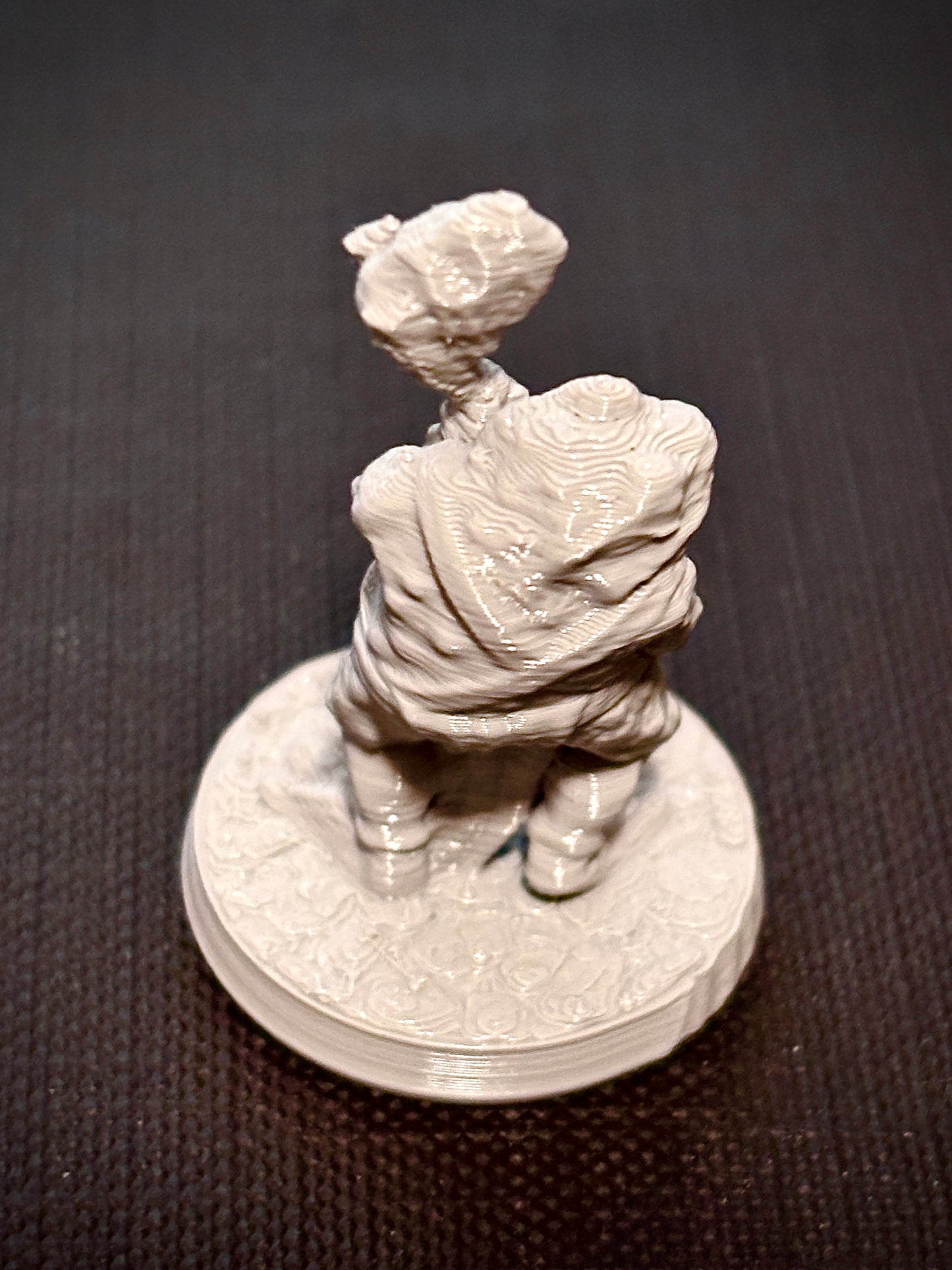 Frogfolk com Machado Rústico - Vista traseira