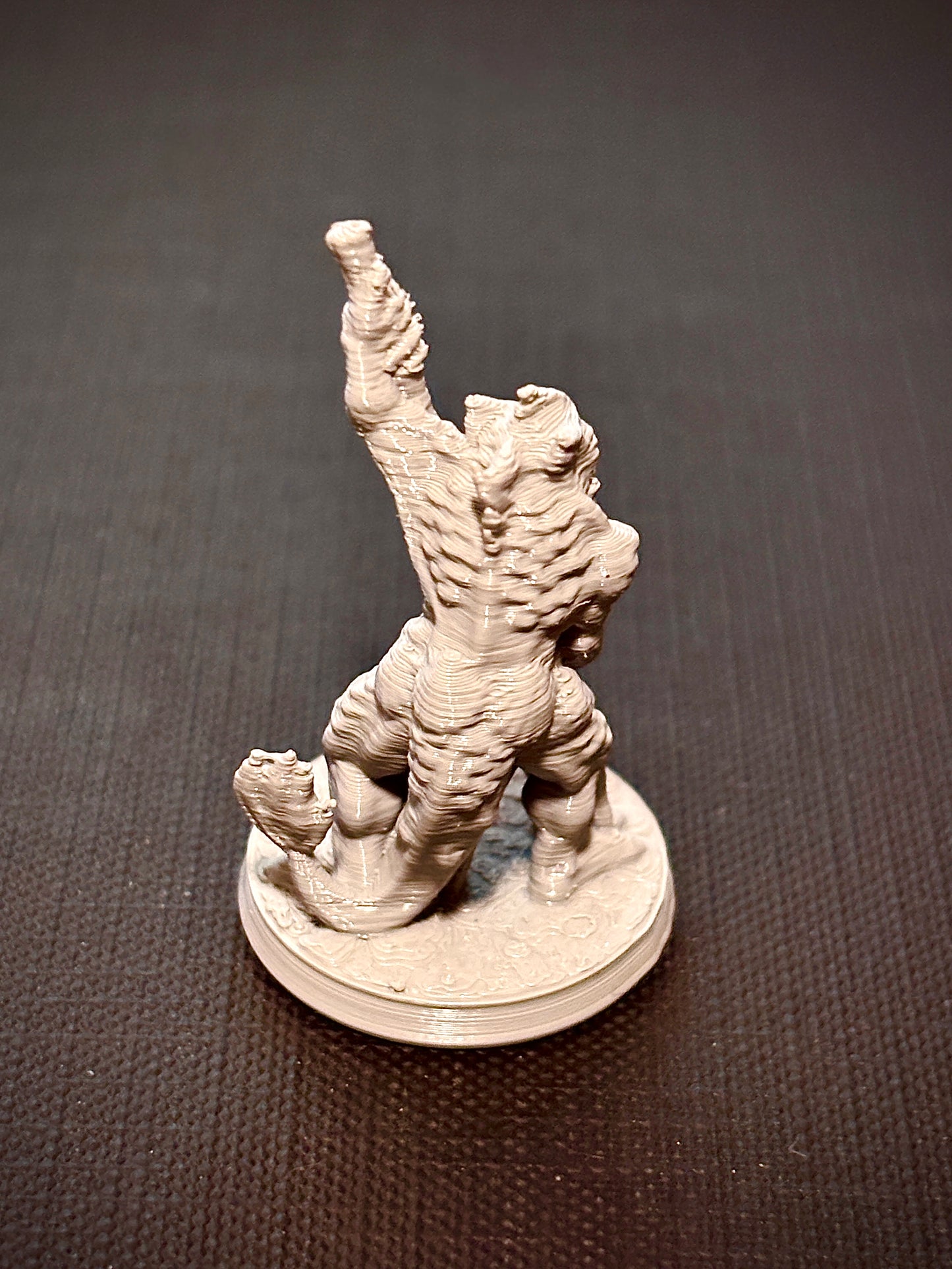 Sahuagin com Tridente - Vista traseira