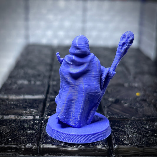 Humana Maga com Cajado