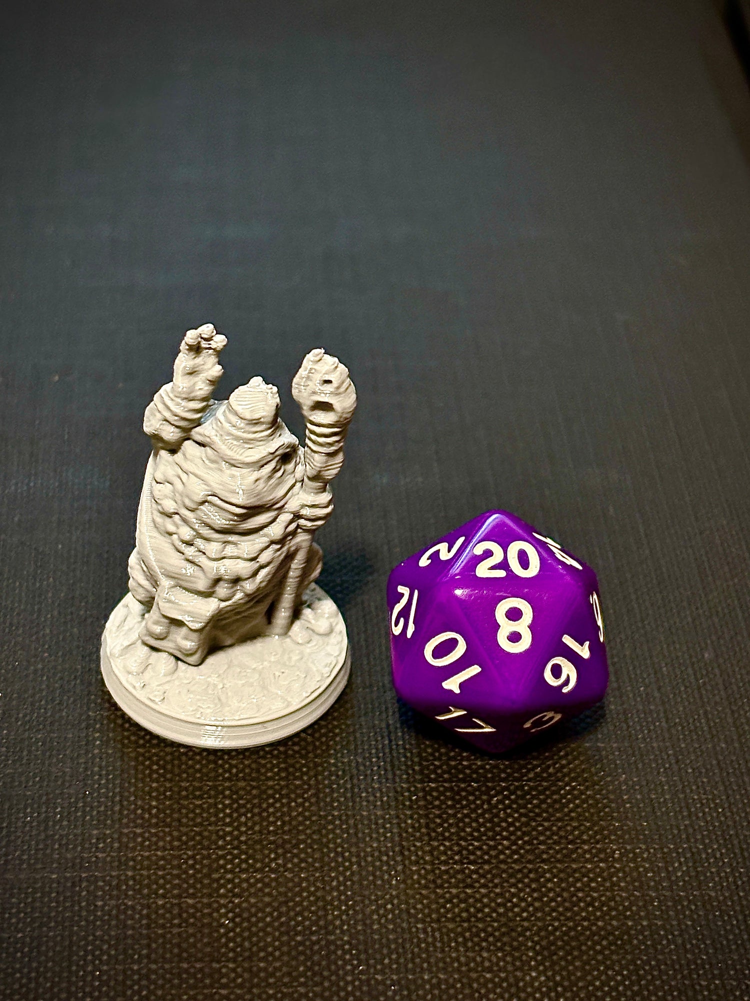 Sapo Conjurador com Cajado - Vista com dado