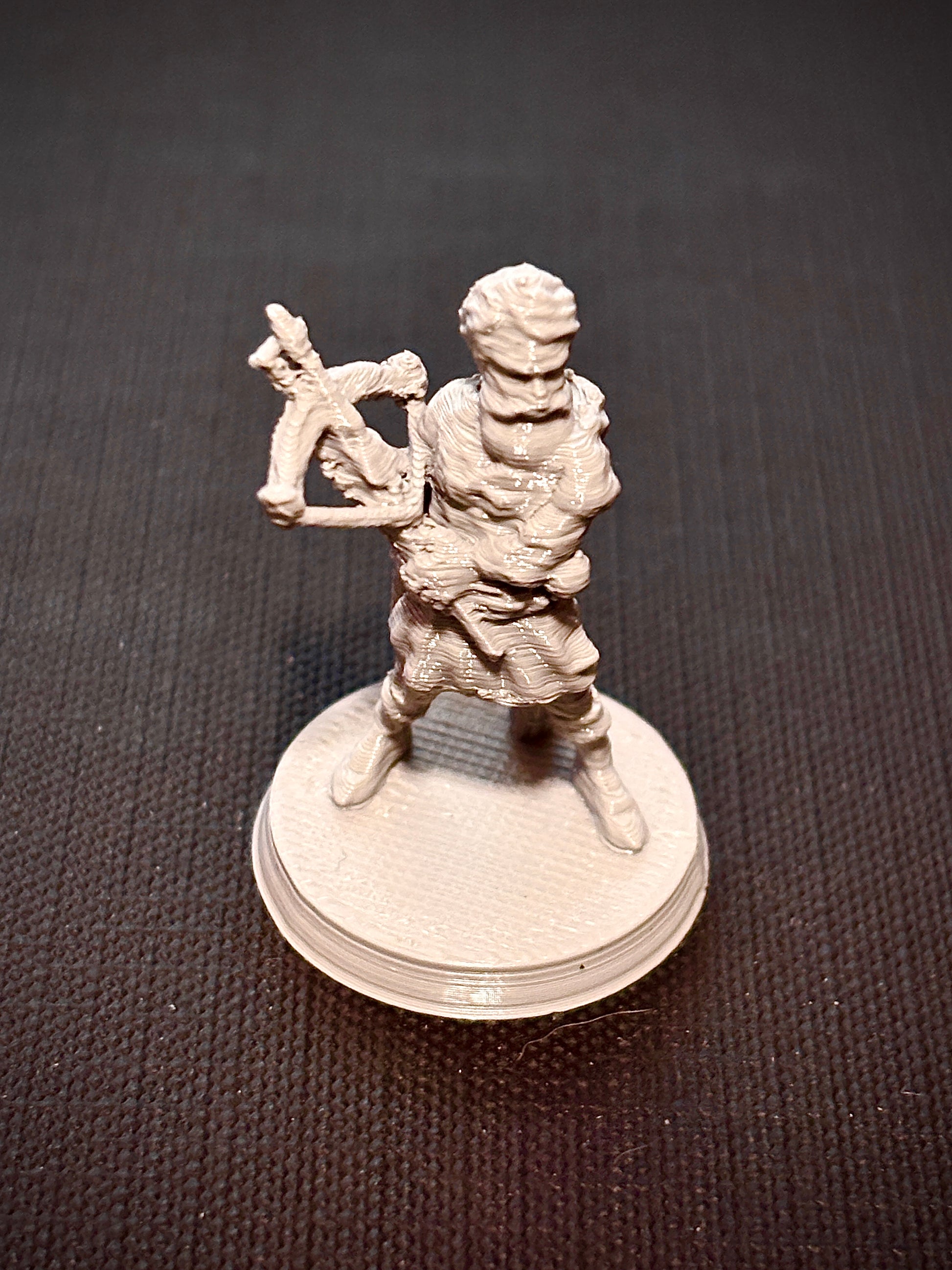 Humano Ranger com Besta - Vista frontal