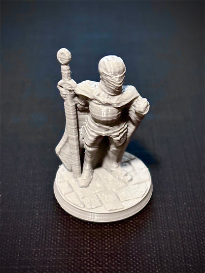 Cavaleiro de Armadura com Espada - Vista frontal