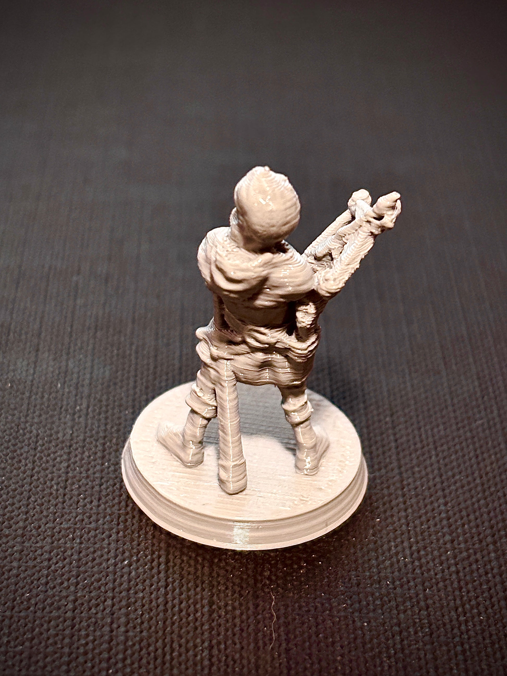 Humano Ranger com Besta - Vista traseira